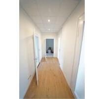 * EBK möglich * frisch renovierte 2-Raum Wohnung in guter Lage * - Leipzig Altwest