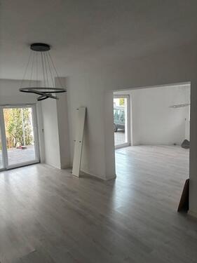 Foto - 4,5 Zimmer Wohnung - 1.400,00&nbsp;EUR Kaltmiete, ca.&nbsp; 105,00&nbsp;m&sup2;