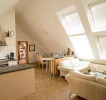 Helle 2-Zimmer-DG-Wohnung mit hohen Decken, Top-Lage in Forchheim