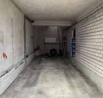 Große 25qm Garage für Wohnmobile Oldtimer und LKWs in Köln Rath