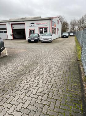 Foto - Autohandel Ausstellungsfläche Büro