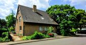 Foto - Freistehendes Einfamilienhaus mit sechs Garagen - Privatverkauf