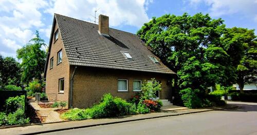 Foto - Freistehendes Einfamilienhaus mit sechs Garagen - Privatverkauf