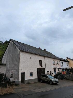 Foto - Einfamilienhaus mit Scheune und großen Grundstück