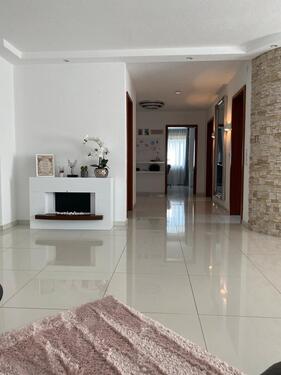 Foto - Helle 3,5 Zimmerwohnung - 1.350,00&nbsp;EUR Kaltmiete, ca.&nbsp; 83,00&nbsp;m&sup2;