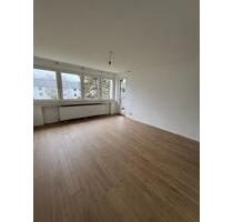 Sanierte 2-Zimmer-Wohnung mit Balkon und EBK in Peine