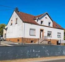 Freistehendes Zweifamilienhaus in Mitlosheim - Losheim am See