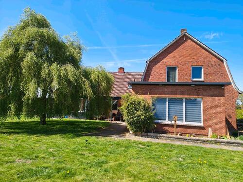 Foto - Haus zu verkaufen. Zwei Wohnungen. Großes Grundstück