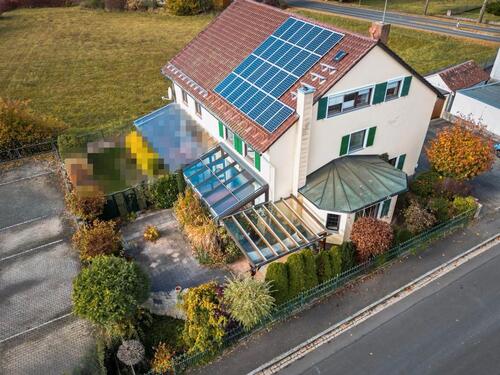 Foto - Große Doppelhaushälfte mit Wintergarten, Garage und PV Anlage