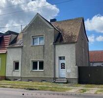 Doppelhaushälfte in Meinsdorf (Dessau-Roßlau), Garten, Garage