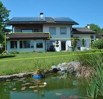 Großzügiges Garten-Idyll in Söchtenau: Modernes Souterrain mit ri