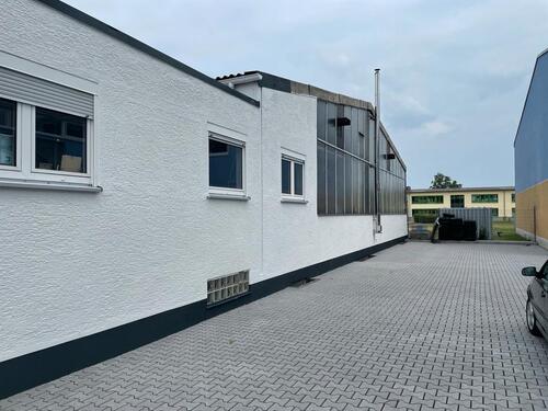 Foto - Mietfläche Abstellfläche Pkw Handel etc.