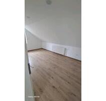 Frische sanierte Dachgeschoss Wohnung 4 Zimmer uphusen - Achim