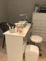 Foto - Arbeitsplatz für Nageldesignerin im Kosmetikstudio