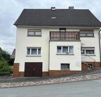 Ein- bis Zweifamilienhaus mit Garage in Battenberg (Eder)