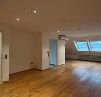 Helle 2-Zimmer-Dachgeschosswohnung, 81m², große Terrasse, KM - Bühl