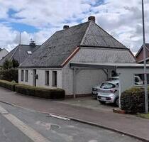 Einfamilienhaus mit Garten und angrenzender Halle - Marne