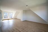 Foto - Lichtdurchflutete 2-Zimmer-Dachgeschosswohnung (65 m²) mit Balkon