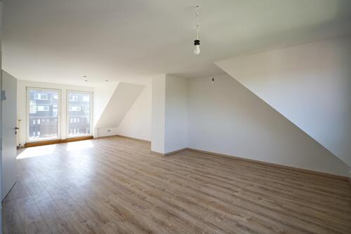 Foto - Lichtdurchflutete 2-Zimmer-Dachgeschosswohnung (65 m²) mit Balkon