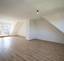 Lichtdurchflutete 2-Zimmer-Dachgeschosswohnung (65 m²) mit Balkon - Heiligenhaus