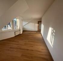 Renovierte 2-Zimmer-Wohnung mit 2 Balkonen & Stellplatz - Arnstorf