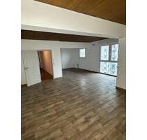 Moderne 2,5 Zimmer Wohnung mit Balkon, Aufzug & Stellplatz - Mannheim Hochstätt