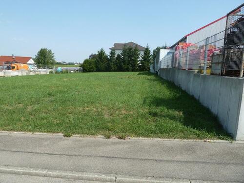 Foto - Biete Stellplätze für Fahrzeuge aller Art