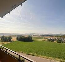 Schöne 2,5 Zimmer Wohnung mit Top Aussicht - Balkon - 65 qm2 - Eisenberg (Pfalz)