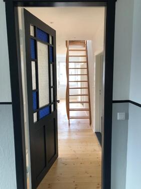 Foto - zentrale Drei-Zimmer-Wohnung im 1. OG nebst Dachraum u Stellplatz