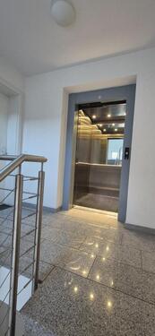 Foto - Neuwertige Wohnung mit großem Balkon, Einbauküche und Garage