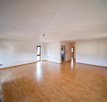 Zentrum Balingen, helle 2,5 Zimmer Wohnung mit EBK, Balkon und TG