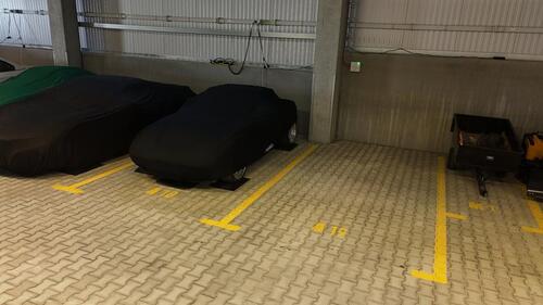 Foto - PKW-Stellplatz speziell für Oldtimer- u.Youngtimer mit 24h Zugang