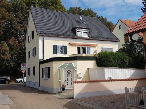 Foto - Schöne ruhige 4-Zimmer-DG-Wohnung in zentraler Lage von Neustadt