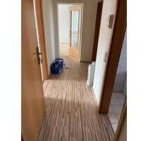 3 Raum Wohnung frisch Gemalert - 360,00&nbsp;EUR Kaltmiete, ca.&nbsp; 61,00&nbsp;m&sup2; in Körner (PLZ: 99998)