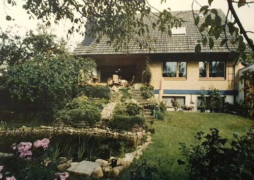 Foto - Freistehendes EFH mit großer Einliegerwohnung im OG