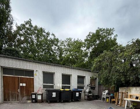 Foto - Sie haben Ideen und wir die Gewebefläche. Große Halle in einem Hinterhof zu vermieten
