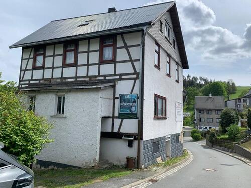 Foto - geräumiges Haus mit Gewerbeeinheit im Thüringer Wald