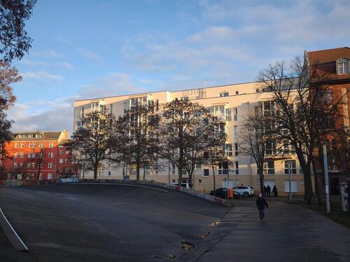 Foto - Helles voll möbliertes 1-Zimmer-Apartment direkt am SU Bahnhof Lichtenberg !!!