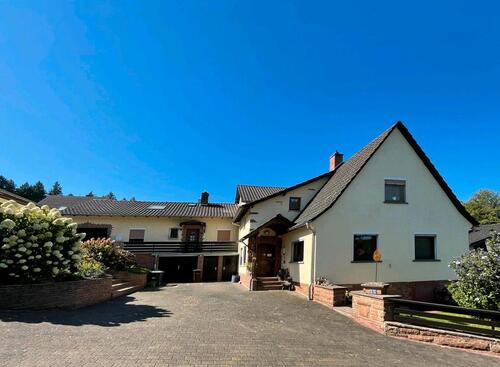 Foto - Gepflegtes Zweifamilienhaus mit Nebengebäude in Büdingen-Dudenrod
