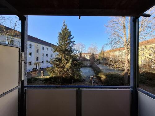 Foto - Renovierte 2-Zimmer-Wohnung mit Balkon in gepflegter Wohnanlage – Weißenfels-West