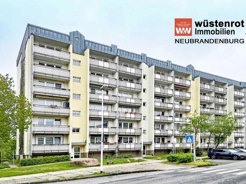 Foto - MIT EINBAUKÜCHE UND BALKON: RENOVIERTE UND HELLE DREI-RAUM-WOHNUNG MIT KELLERRAUM