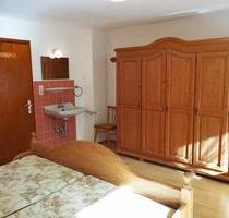 Zimmer mit Bad - 480,00&nbsp;EUR Kaltmiete, ca.&nbsp; 17,00&nbsp;m&sup2; in Bad Tölz (PLZ: 83646)