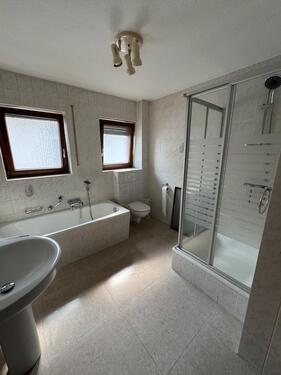 Foto - 3 Zimmer Wohnung mit Balkon, Bad und Küche 100qm zu vermieten