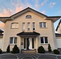 Exklusives Einfamilienhaus mit 2 Garagen - Langerwehe