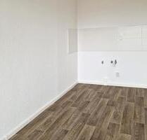 Charmante Wohnung mit offener Küche & Balkon – Renovierung läuft 