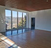 v. privat: 2­-Zimmer-Whg 151 m² Wfl. in EFH in ruhiger Höhenlage, - Altena