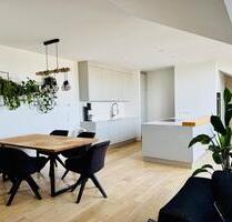 Möblierte DG-Wohnung | Luxus-Küche | Balkon | XXL-TG-Stellplatz - München Berg am Laim