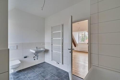 Foto - Dachgeschoss Style 3 Zimmer-Wohnung mit Einbauküche!