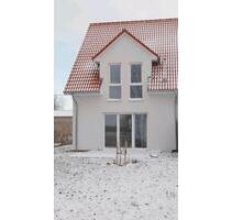 ab sofort neuwertige Doppelhaushälfte mit Grundstück - Laage