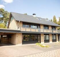 Freistehendes Mehrgenerationenhaus am Waldrand ca. 290 m² Wohnfl. - Schloß Holte-Stukenbrock